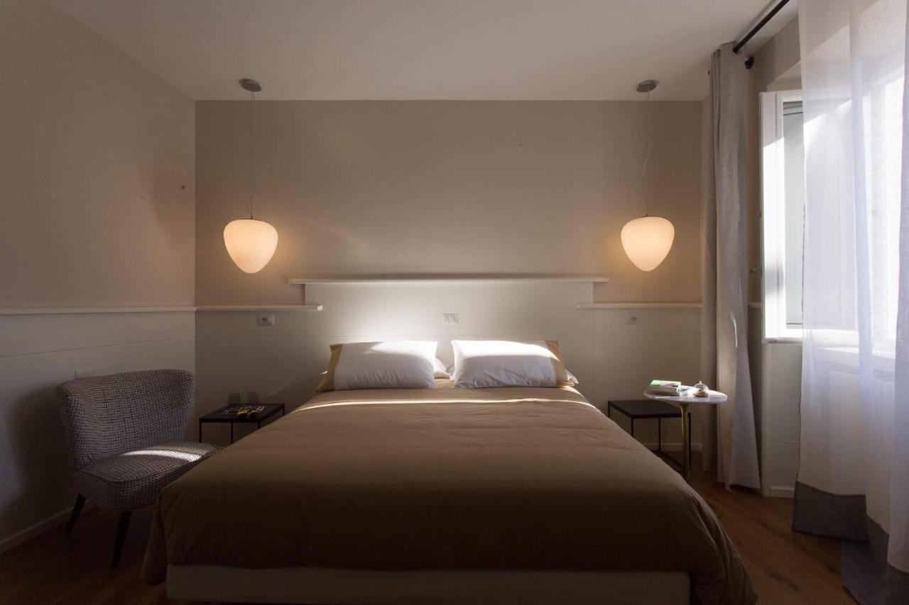 Deluxe Double Room Shower