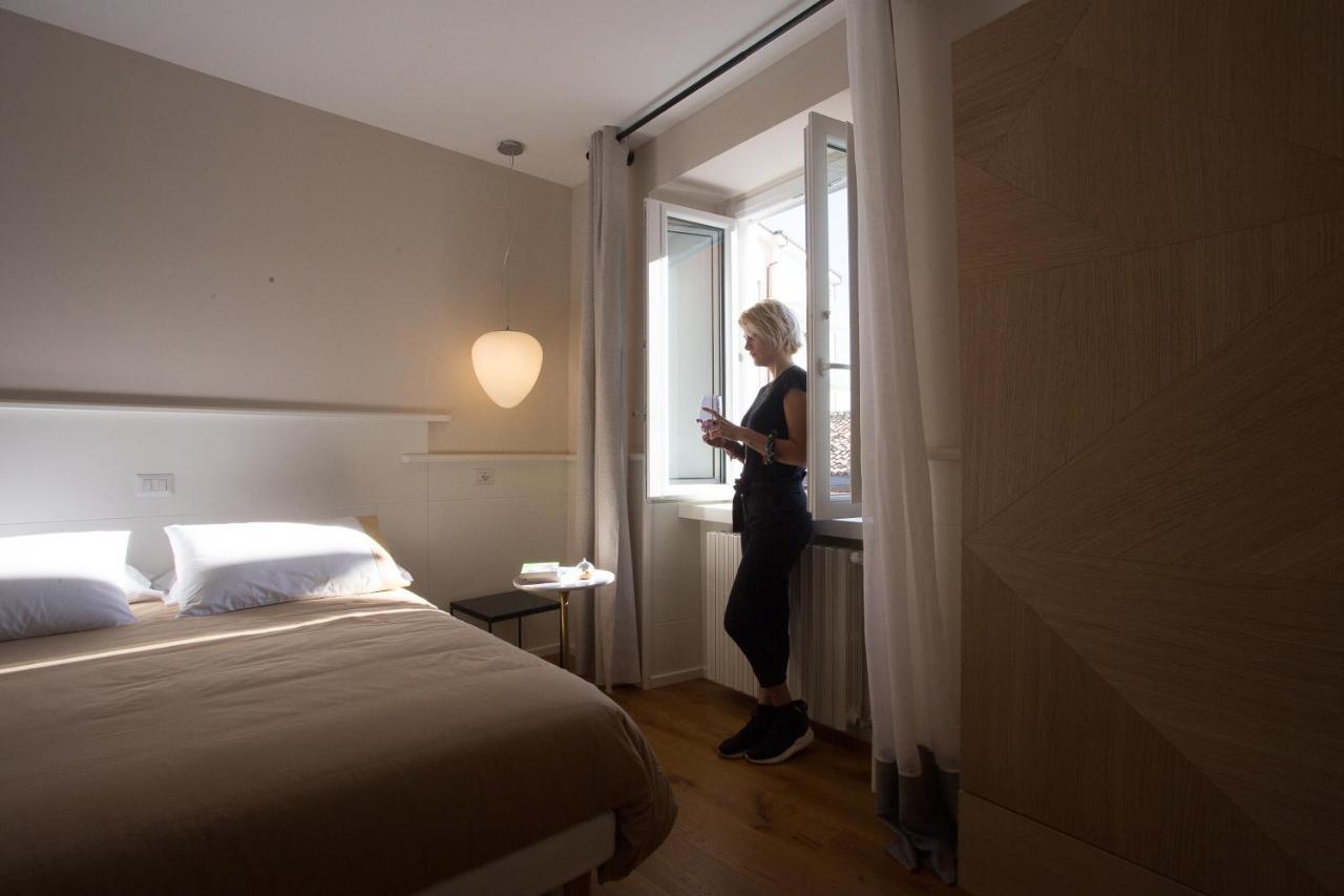 Deluxe Double Room Shower