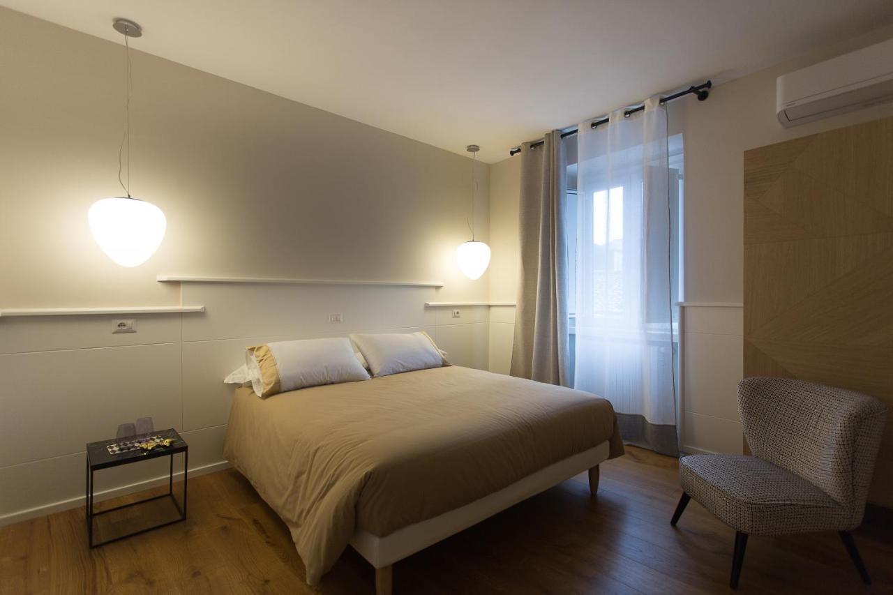 Deluxe Double Room Shower