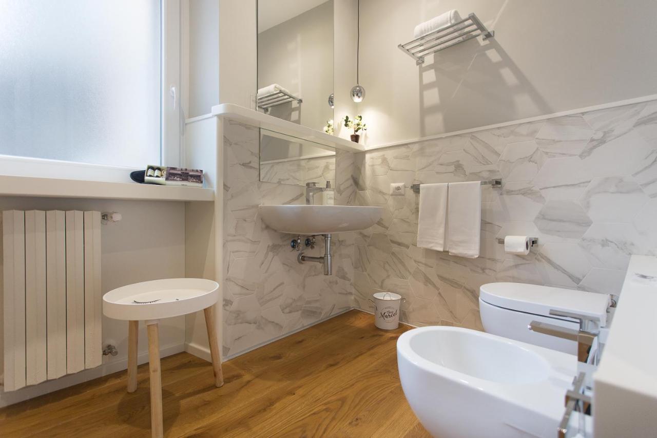 Deluxe Double Room Shower
