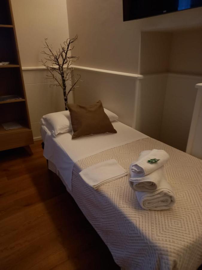 Deluxe Double Room Shower