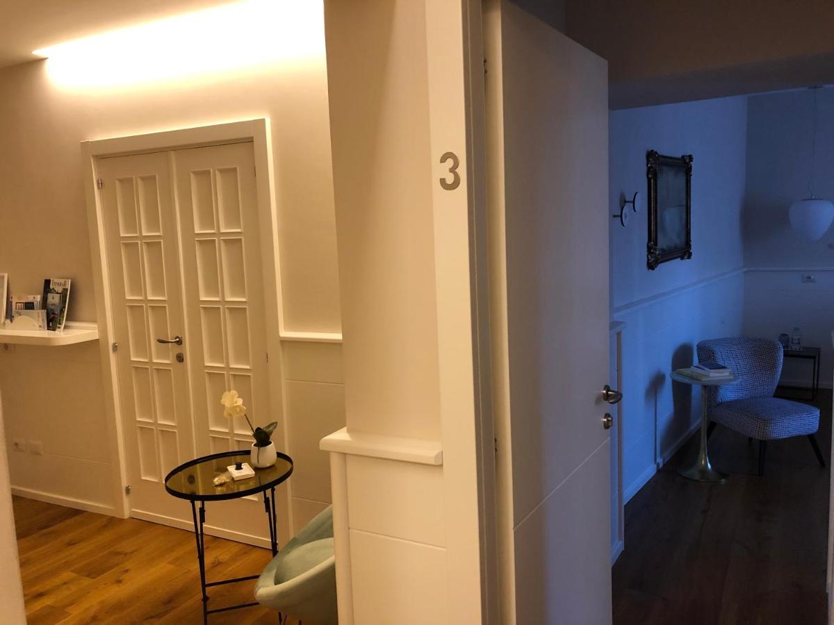 Deluxe Double Room Shower